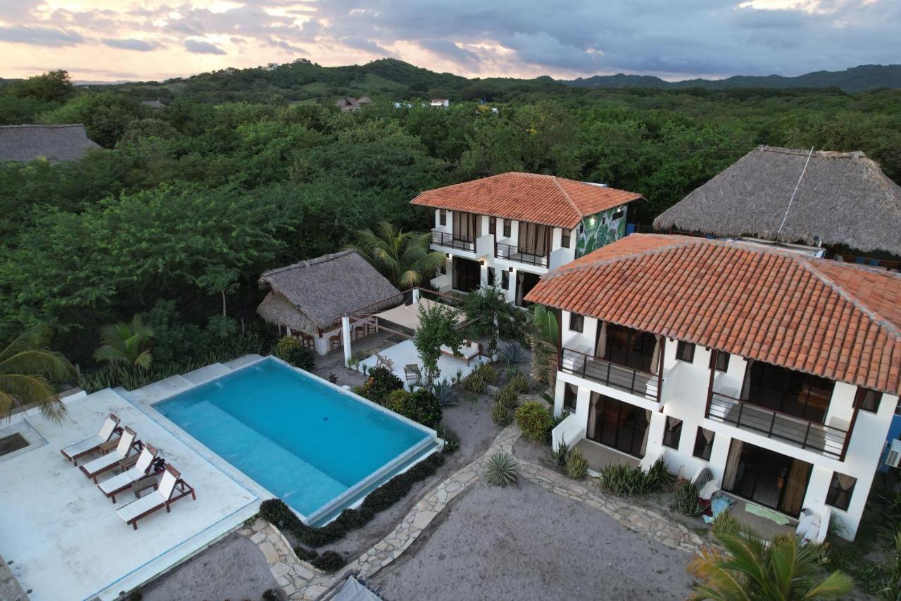 Costa Oeste Tola Exterior photo